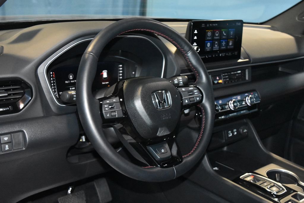 Used 2025 Honda Pilot Black Edition image 2