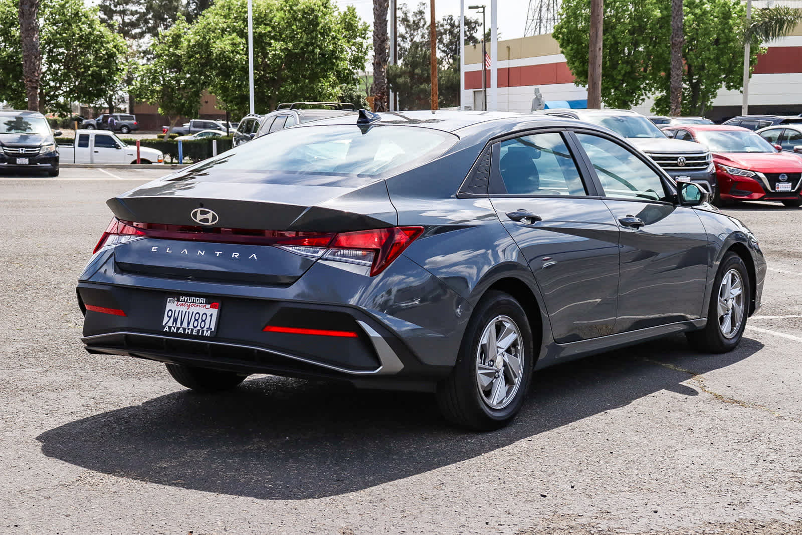 Used 2025 Hyundai Elantra SE w/ Cargo Package image 6