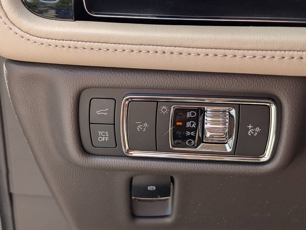 Used 2022 Lincoln Nautilus FWD w/ Premium Package image 25