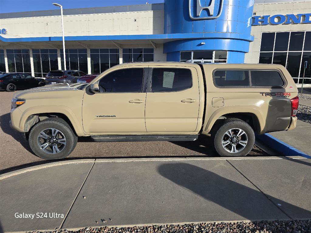 Used 2016 Toyota Tacoma TRD Sport image 15