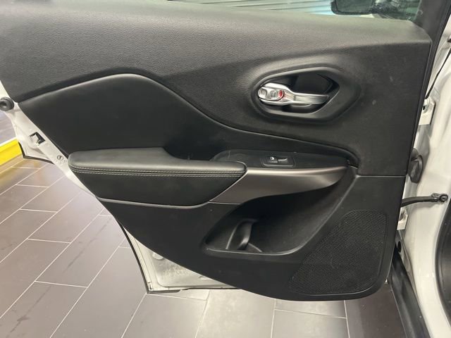 Used 2019 Jeep Cherokee Limited image 10