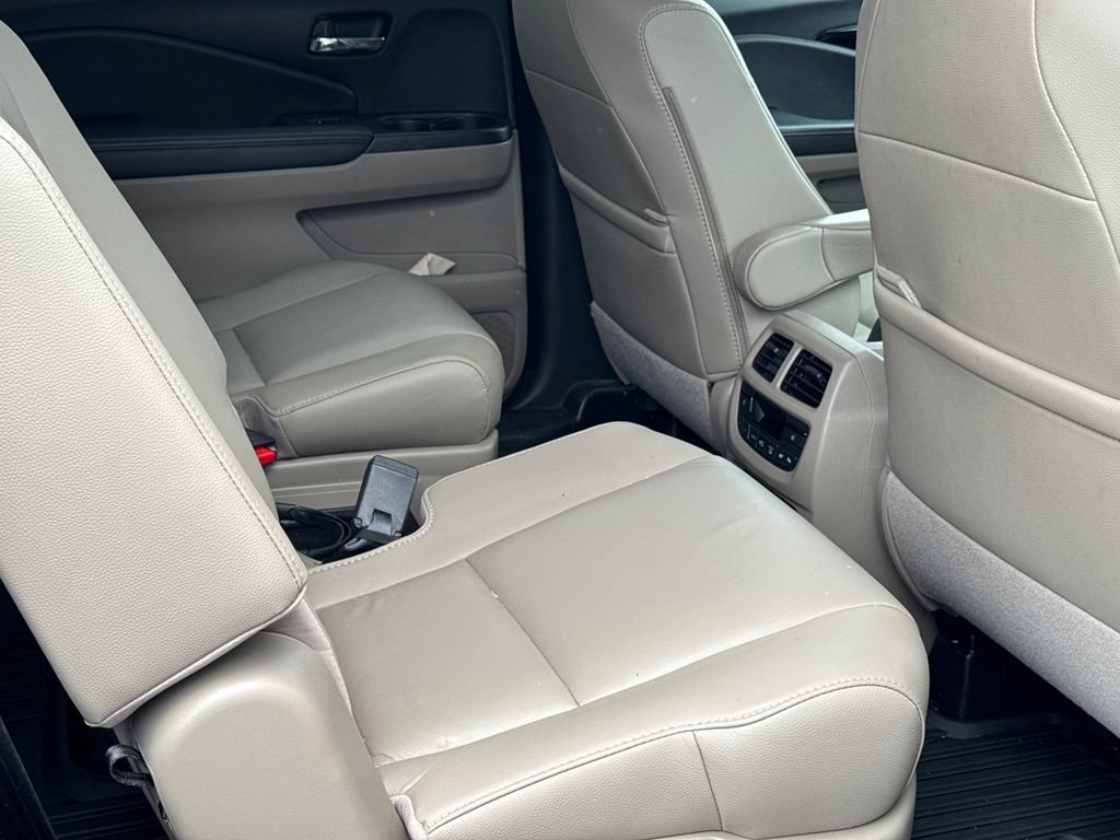 Used 2021 Honda Pilot Touring image 15