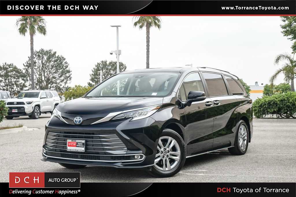 Used 2023 Toyota Sienna Limited FWD video 1