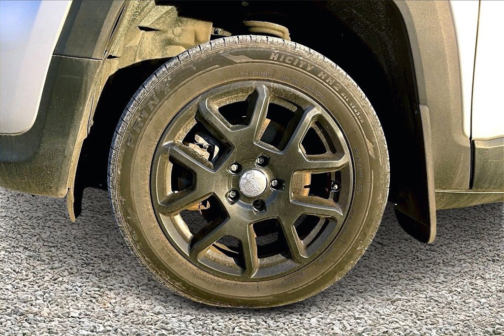 Used 2020 Jeep Renegade Latitude image 9