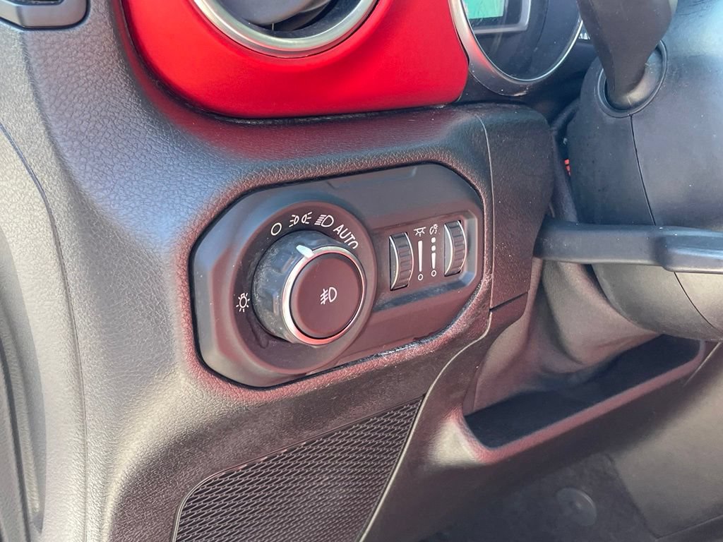 Used 2021 Jeep Wrangler Unlimited Rubicon w/ LED Lighting Group AWD/4WD image 12