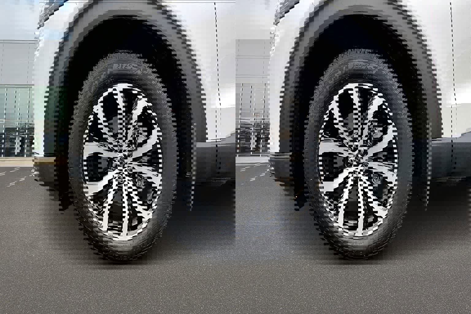 Used 2025 Ford Explorer ST-Line image 8