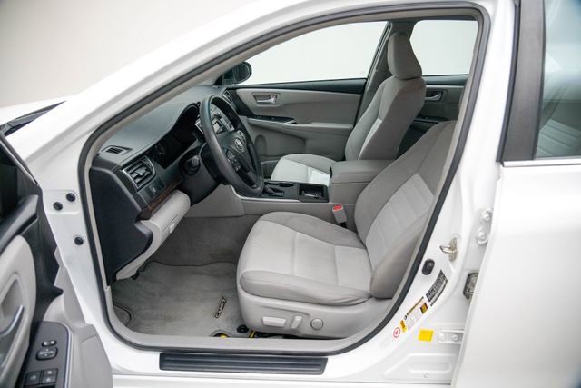Used 2015 Toyota Camry LE image 7