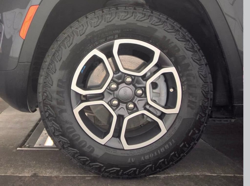 Used 2022 Jeep Grand Cherokee Trailhawk AWD/4WD image 6