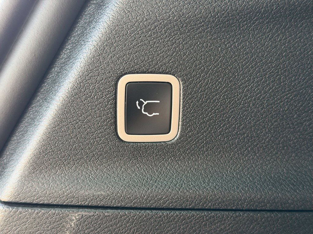 Used 2025 Chrysler Pacifica Limited FWD image 47