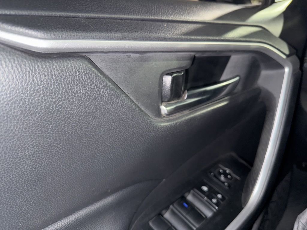 Used 2020 Toyota RAV4 XLE Premium image 25