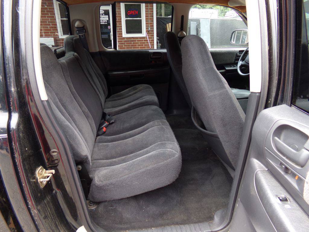 Used 2004 Dodge Dakota SLT w/ Deluxe Convenience Group AWD/4WD image 12