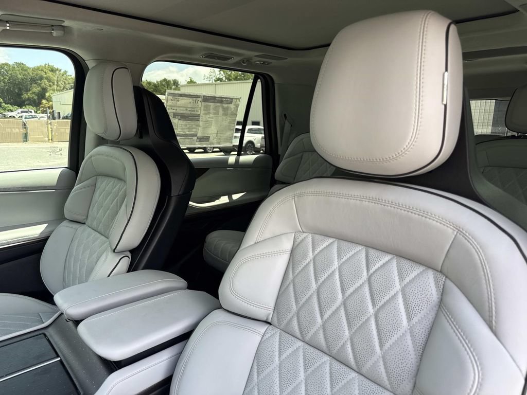 New 2026 Lincoln Navigator L Black Label AWD/4WD image 23