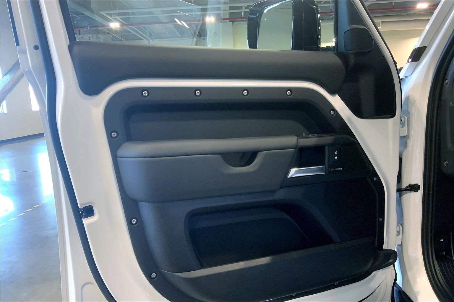 Used 2025 Land Rover Defender 130 S image 21