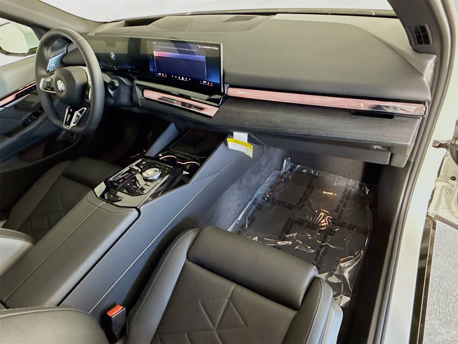 New 2026 BMW 540i xDrive w/ M Sport Package image 31