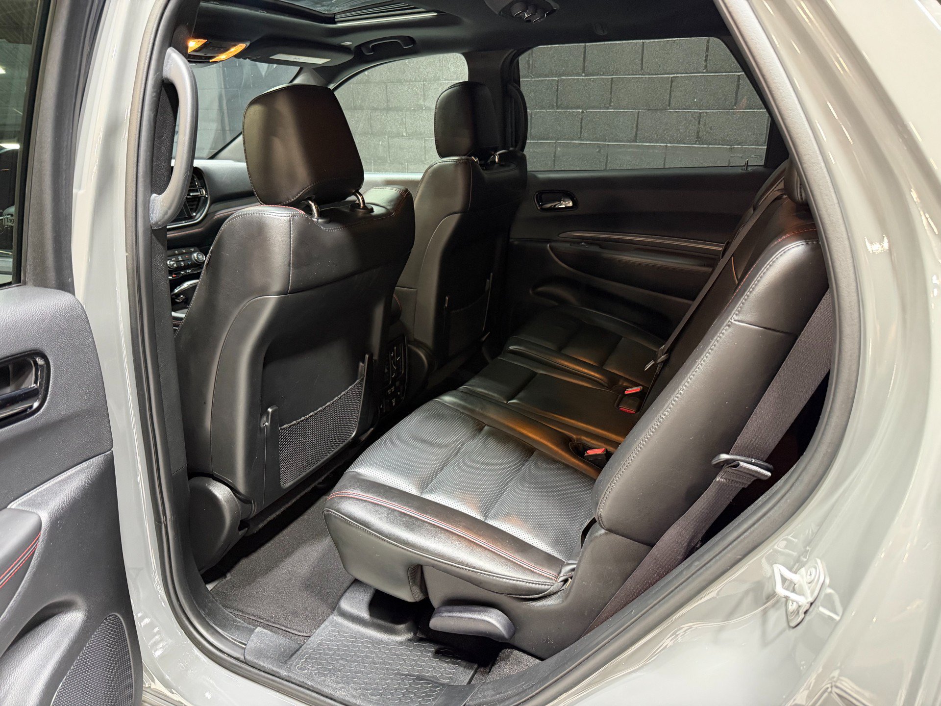 Used 2023 Dodge Durango R/T w/ Blacktop Package AWD/4WD image 4