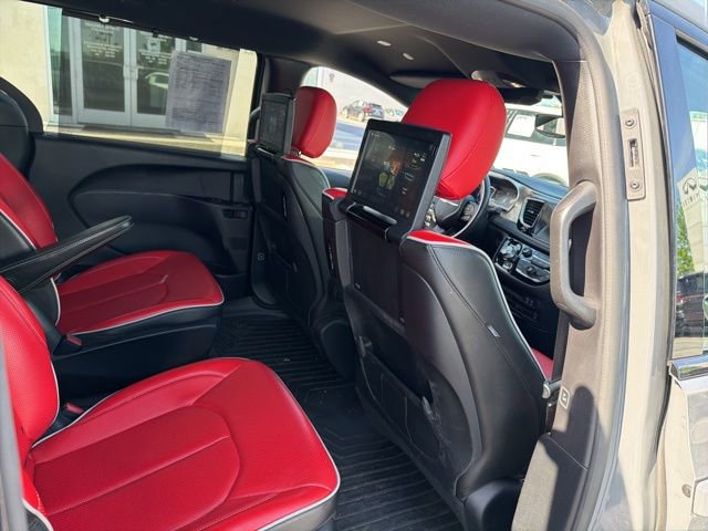 Used 2020 Chrysler Pacifica Limited w/ Quick Oder Package 2EV RED-S FWD image 17
