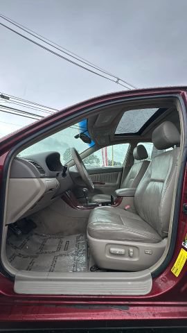 Used 2005 Toyota Camry XLE w/ VSC & Side Airbag Pkg FWD image 11