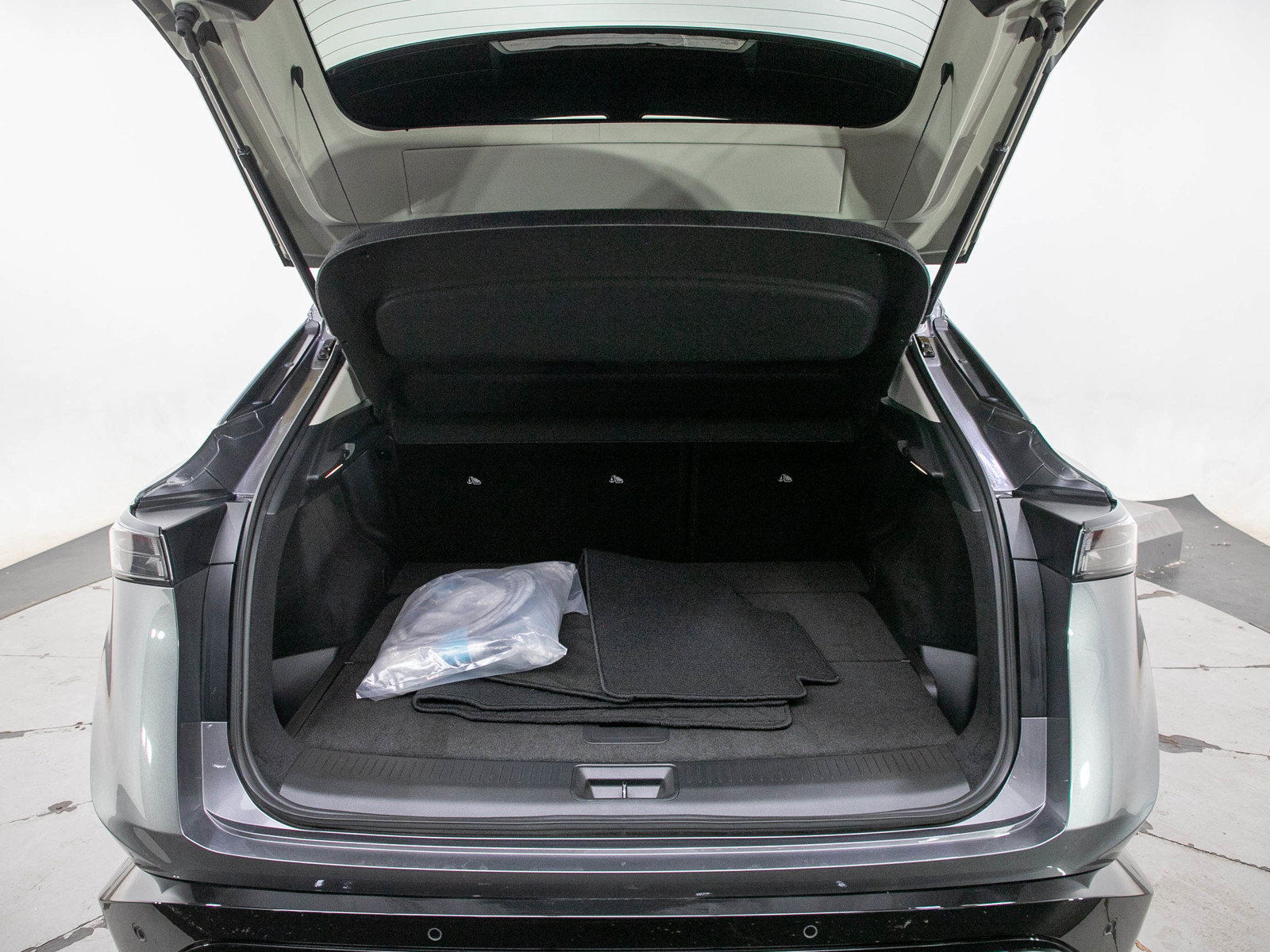 Used 2023 Nissan Ariya FWD image 17