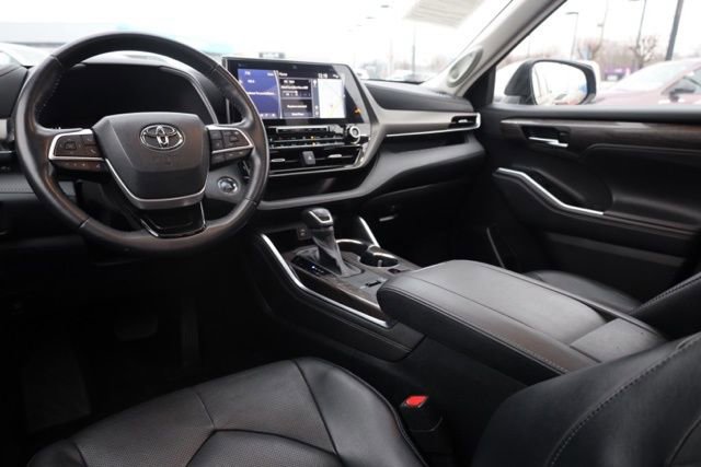 Used 2022 Toyota Highlander Limited image 34