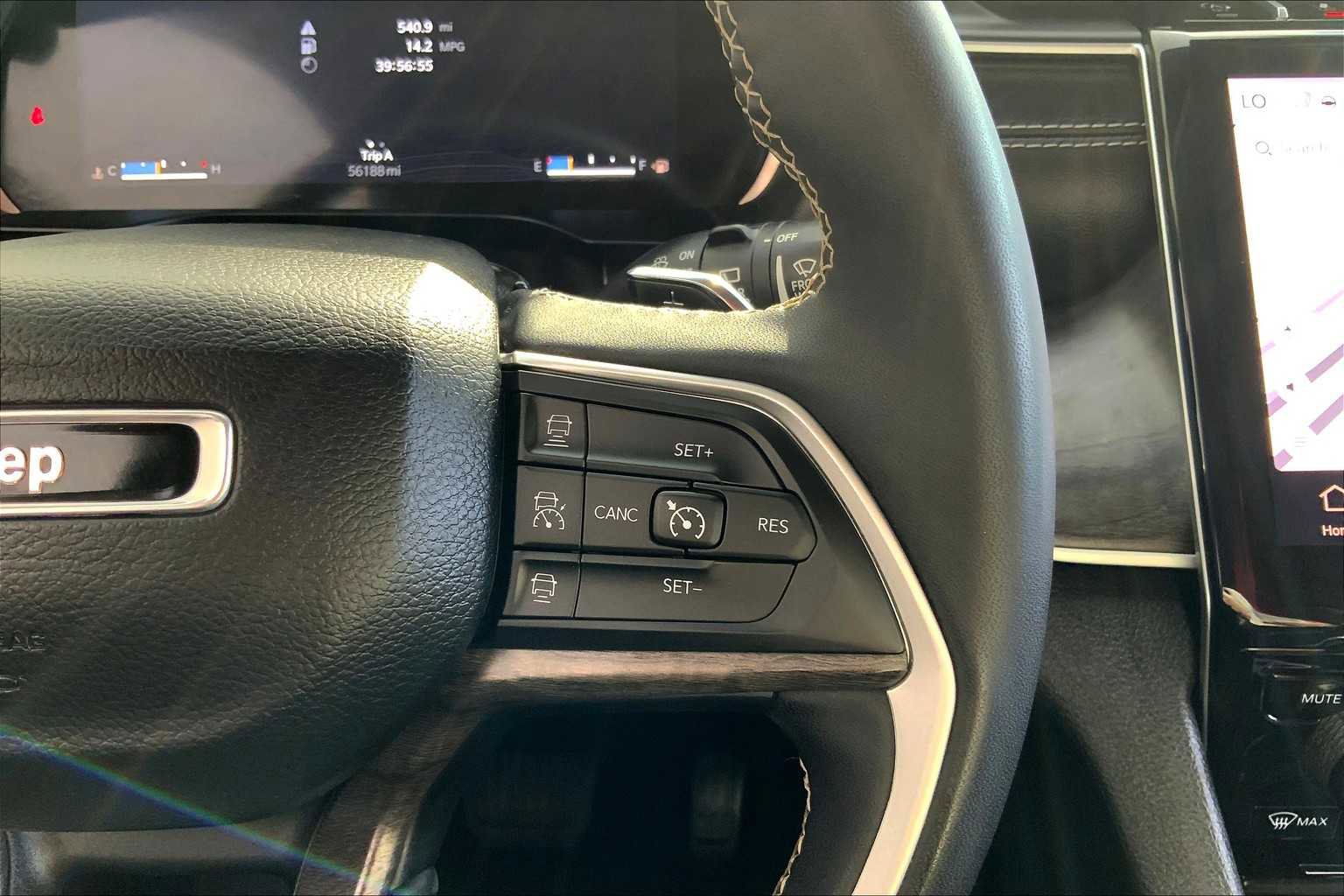 Used 2024 Jeep Grand Cherokee Limited image 24