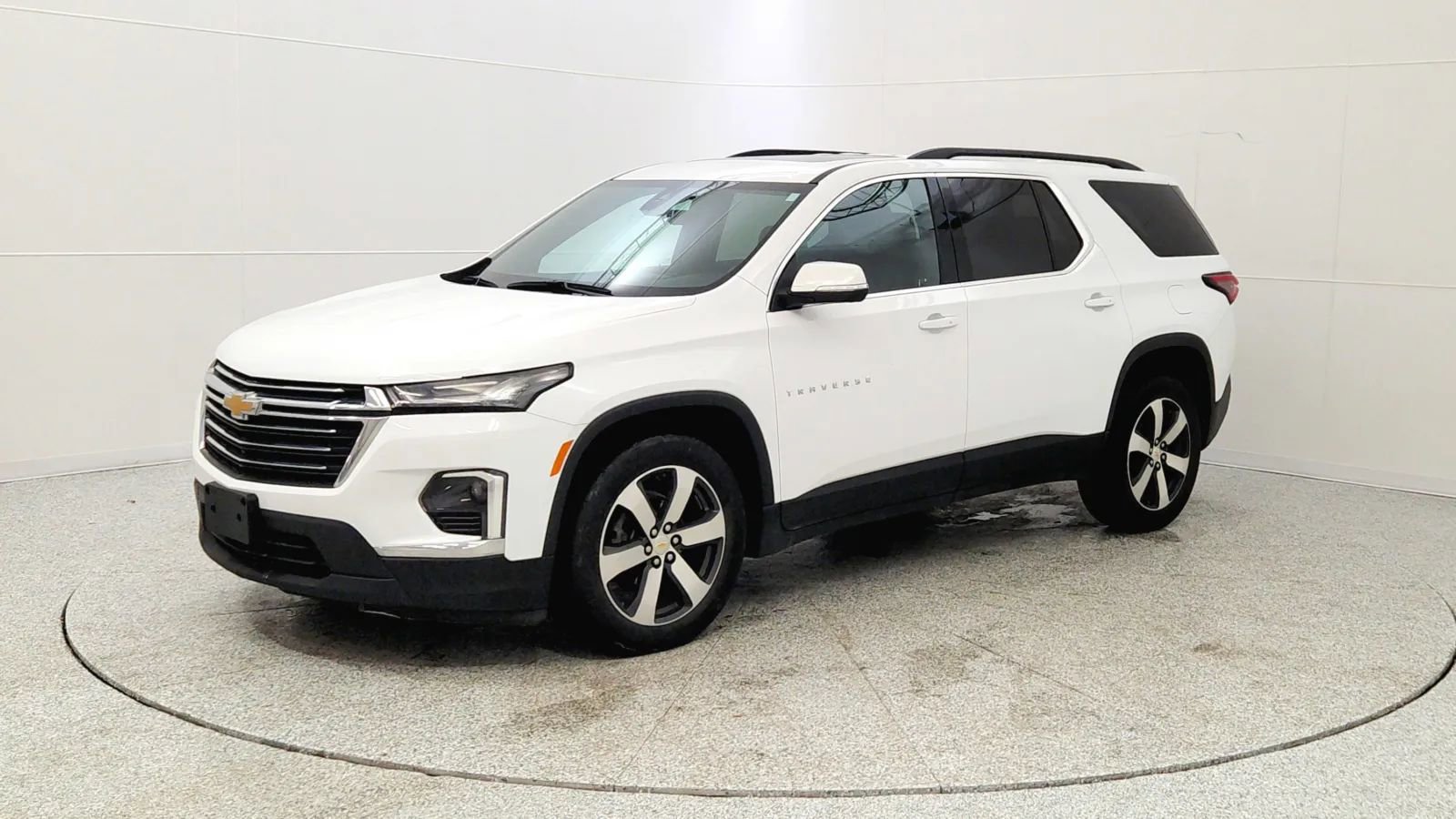 Used 2023 Chevrolet Traverse LT w/ LT Premium Package image 3