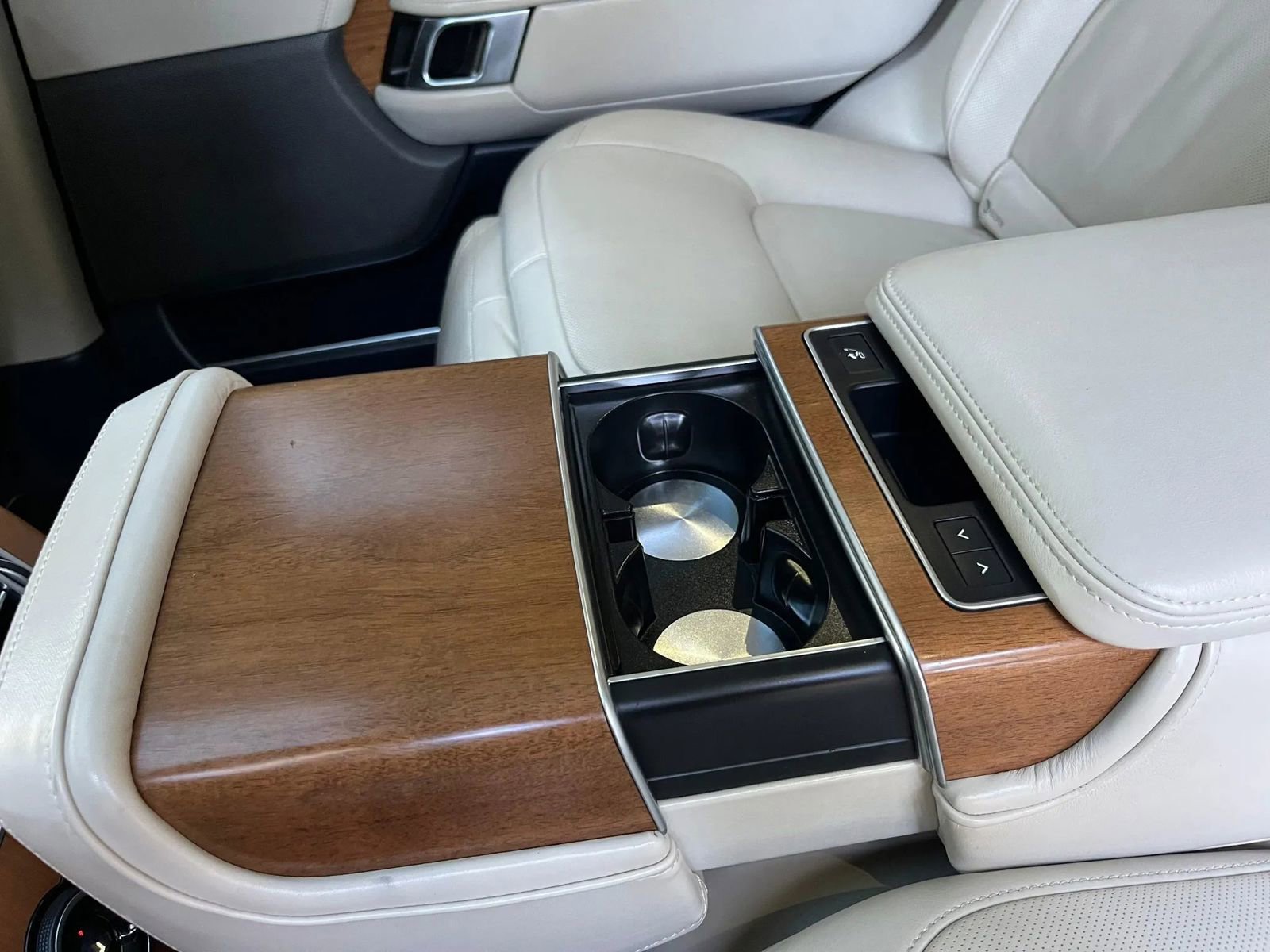 Used 2019 Land Rover Range Rover Long Wheelbase Autobiography AWD/4WD image 9