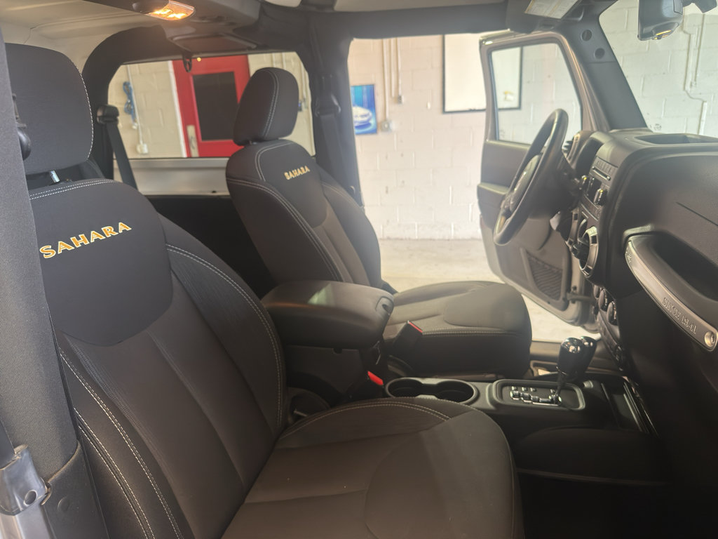 Used 2015 Jeep Wrangler Sahara w/ Connectivity Group AWD/4WD image 22