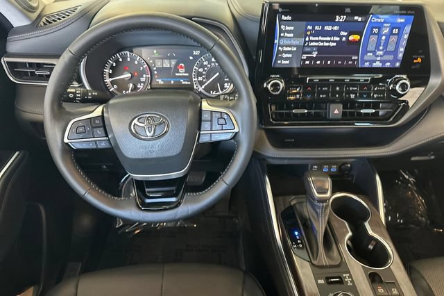 Used 2022 Toyota Highlander Limited AWD/4WD image 16