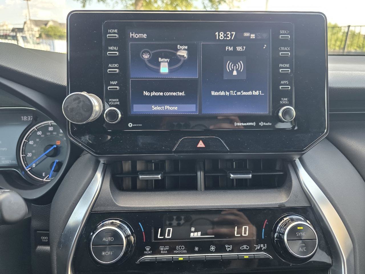 Used 2022 Toyota Venza XLE AWD/4WD image 18