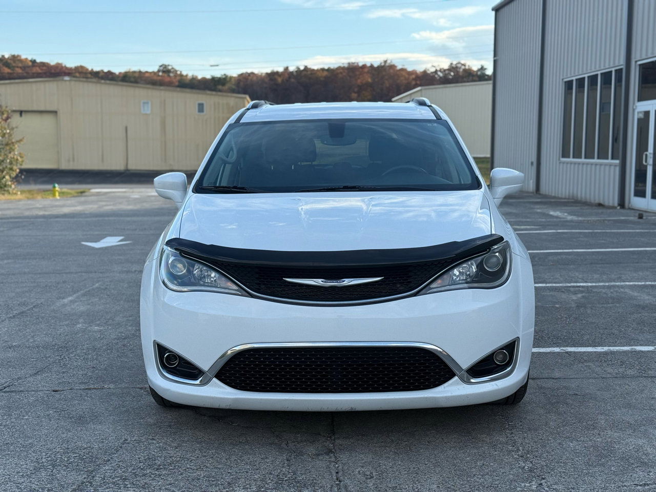 Used 2020 Chrysler Pacifica Touring-L image 2