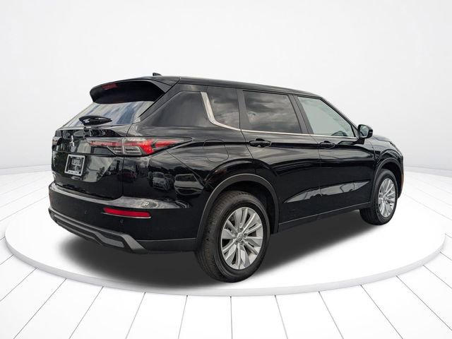 New 2026 Mitsubishi Outlander ES FWD image 3