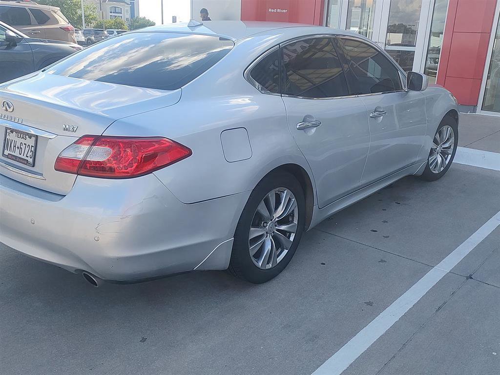 Used 2013 INFINITI M37 w/ Premium Pkg image 3
