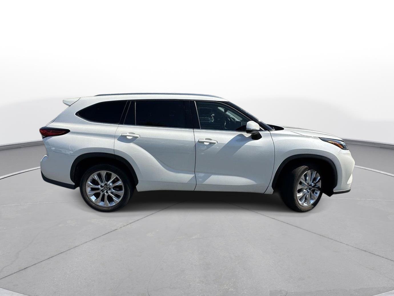 Used 2021 Toyota Highlander Limited FWD image 17