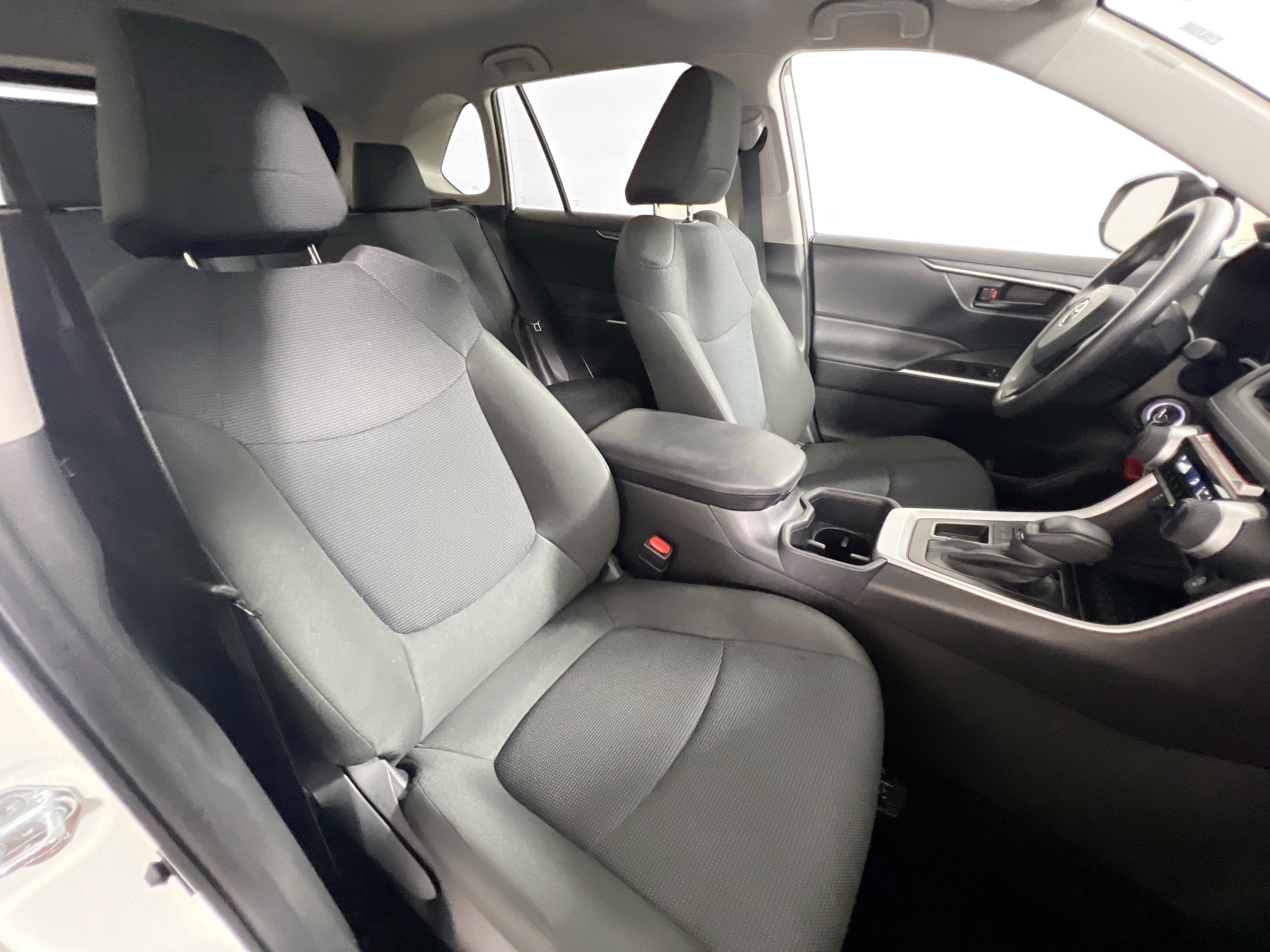Used 2025 Toyota RAV4 LE FWD image 29