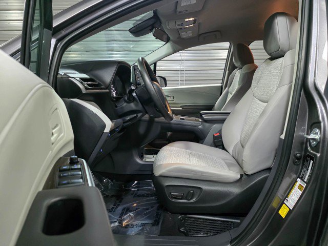 Used 2023 Toyota Sienna LE image 13