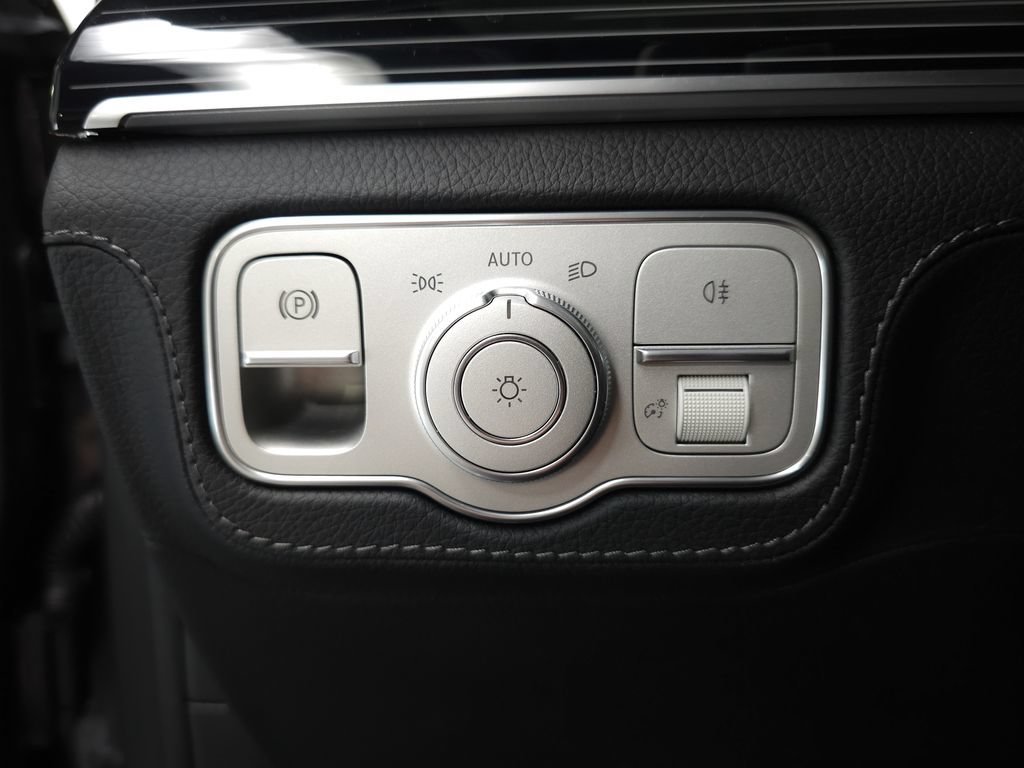 Used 2025 Mercedes-Benz GLS 450 4MATIC image 10