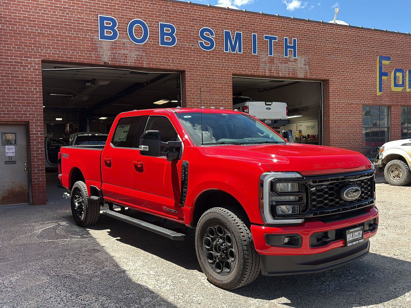 New 2026 Ford F350 Lariat w/ Black Appearance Package