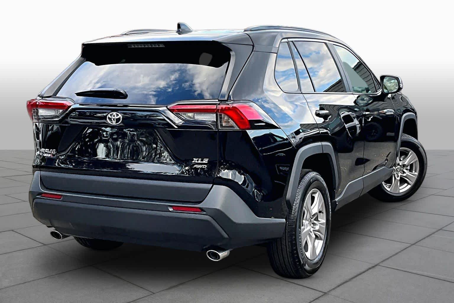 Used 2025 Toyota RAV4 XLE w/ Convenience Package AWD/4WD image 13