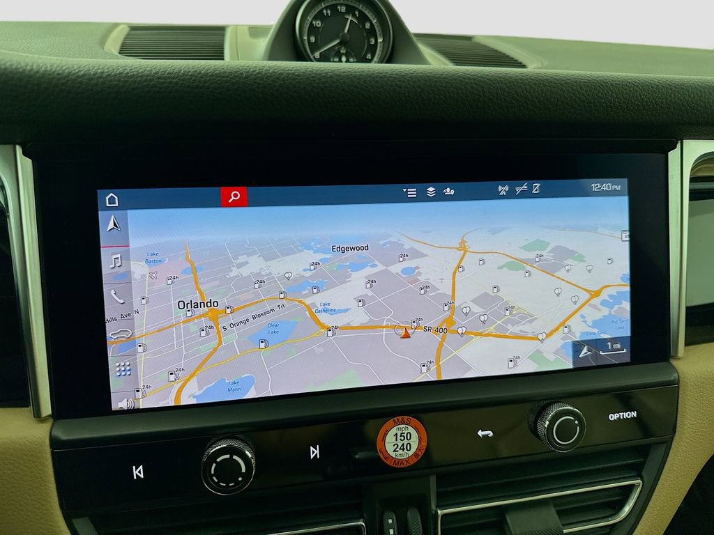 Certified 2023 Porsche Macan AWD/4WD image 16