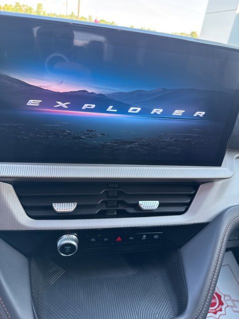 Used 2025 Ford Explorer Active w/ Active Comfort Package image 14