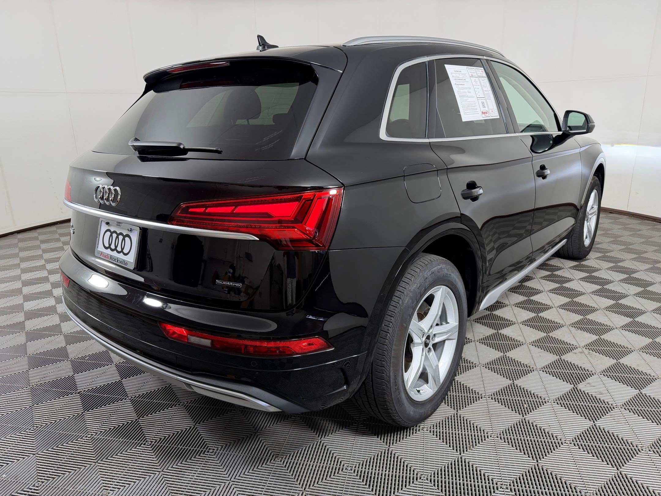 Used 2023 Audi Q5 2.0T Premium w/ Convenience Package AWD/4WD image 9