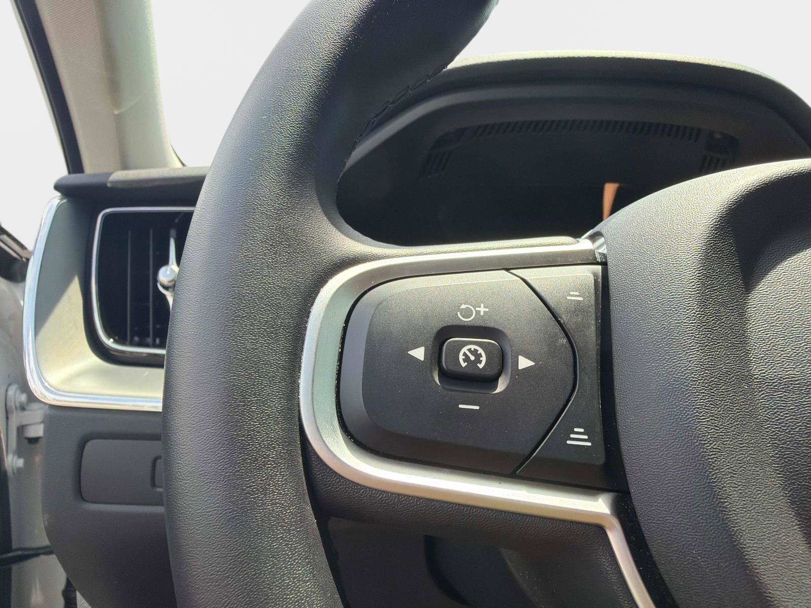 Certified 2025 Volvo XC60 B5 Core AWD/4WD image 27