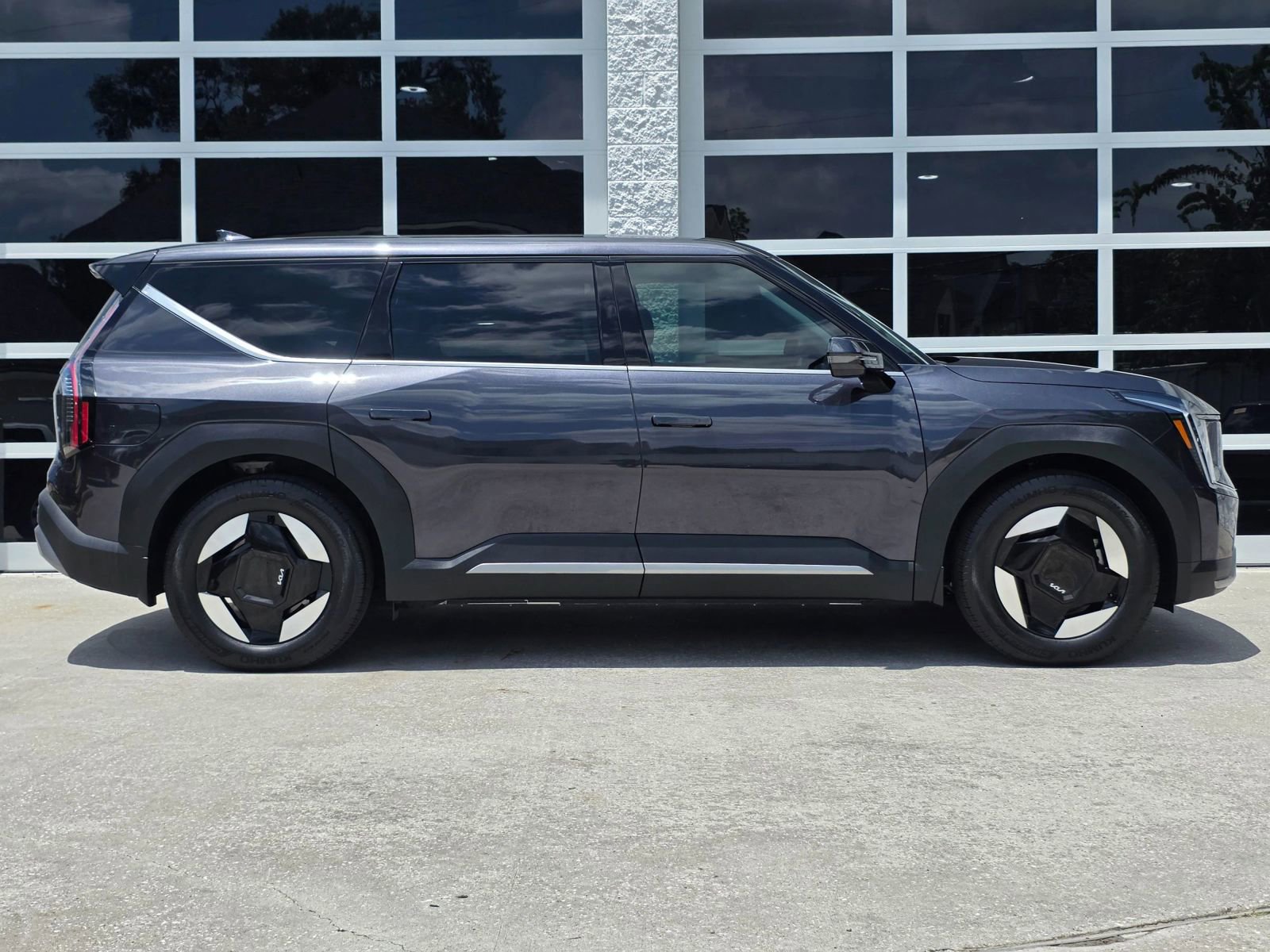 Used 2026 Kia EV9 Light RWD image 3