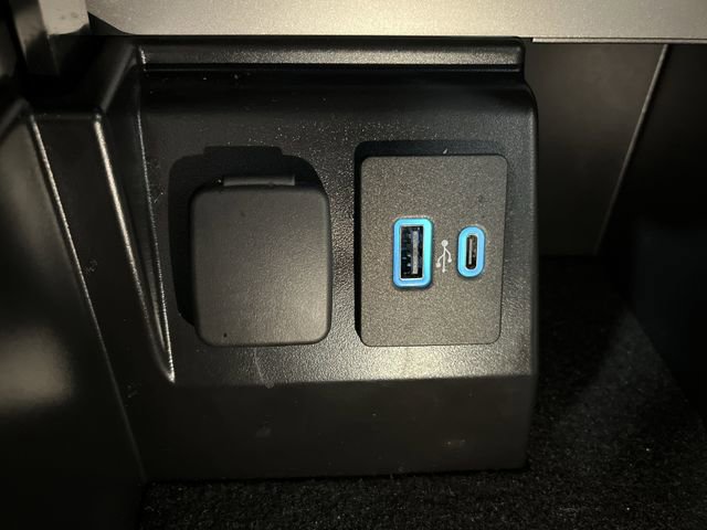 Used 2022 Ford Explorer XLT w/ Equipment Group 202A image 25