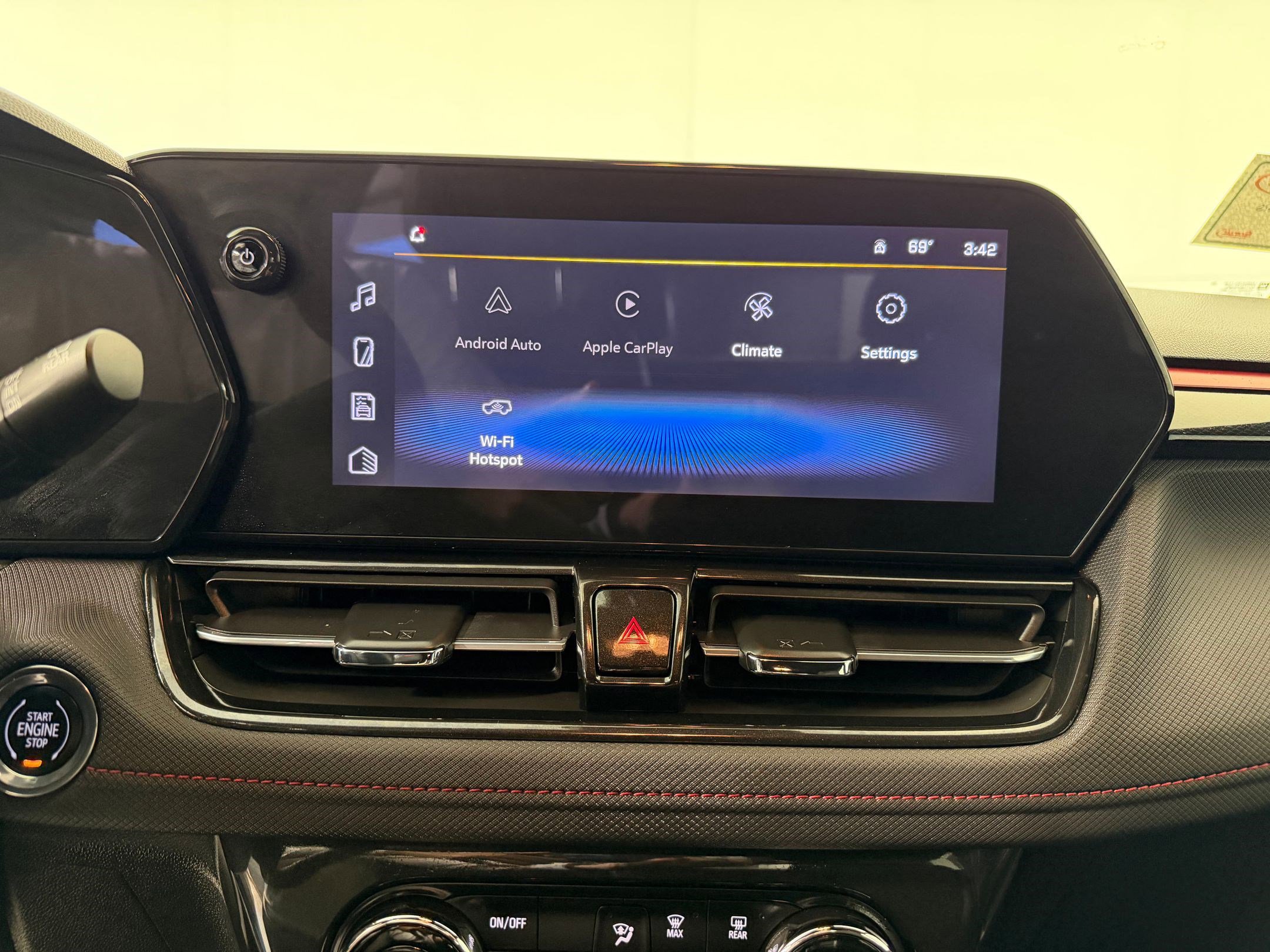 Used 2025 Chevrolet TrailBlazer RS w/ Convenience Package image 24