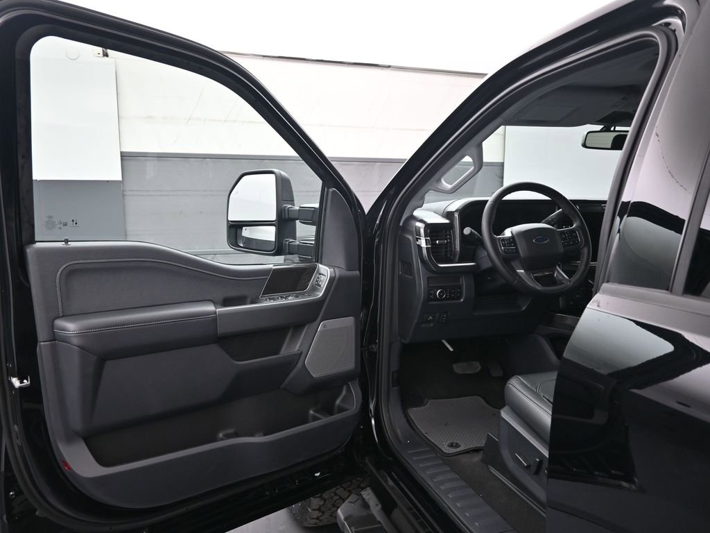 New 2026 Ford F250 Lariat w/ Black Appearance Package image 8