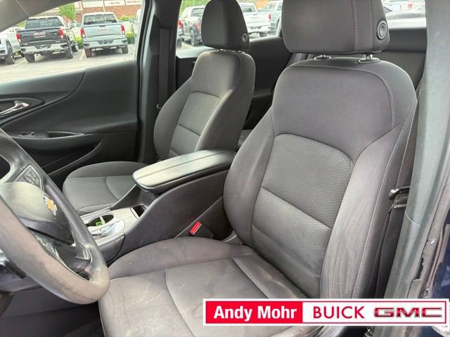 Used 2017 Chevrolet Malibu LT FWD image 16