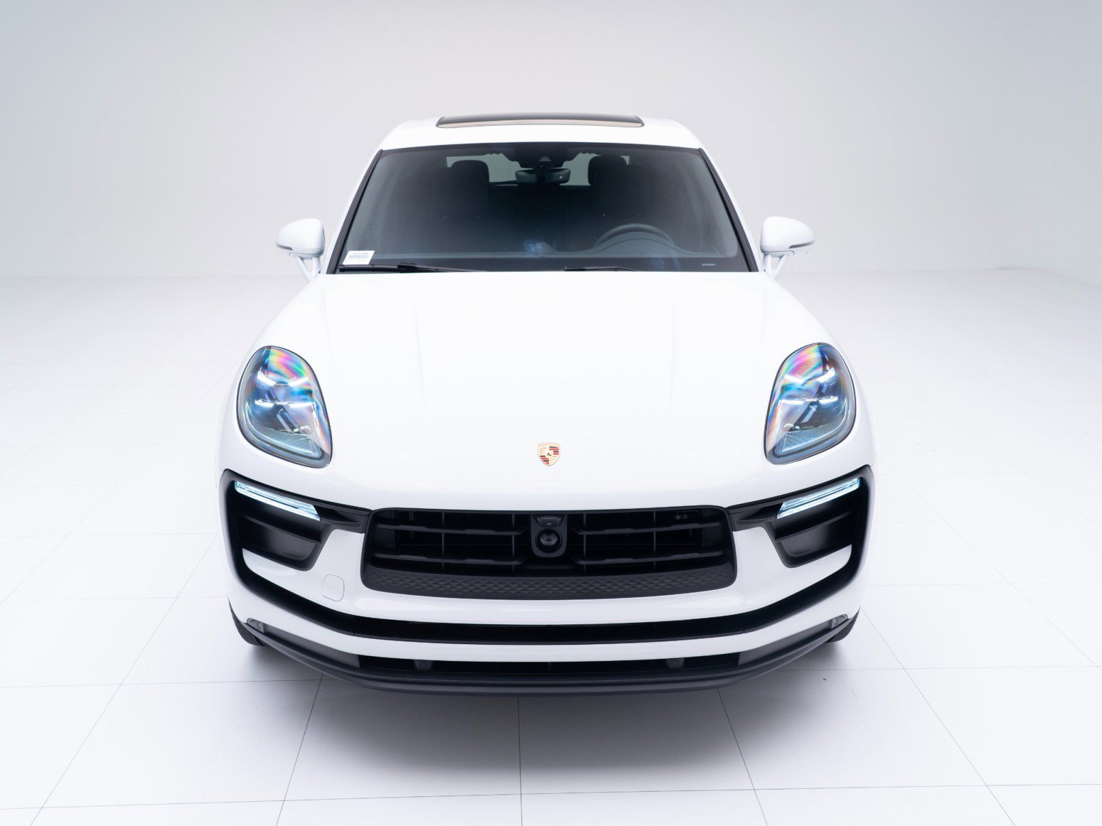 Certified 2025 Porsche Macan image 6