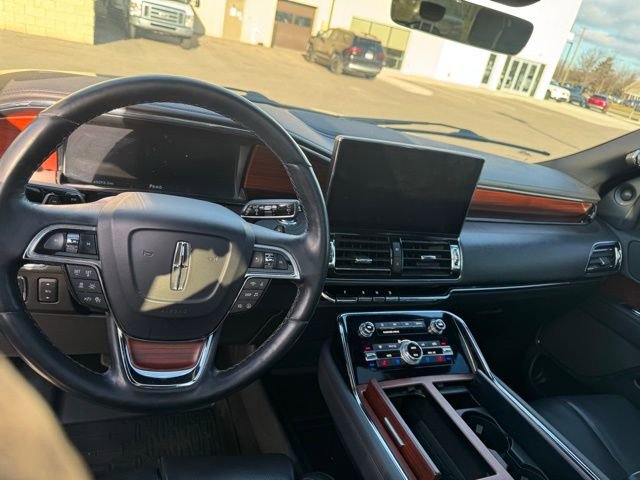 Used 2022 Lincoln Navigator 4WD image 4
