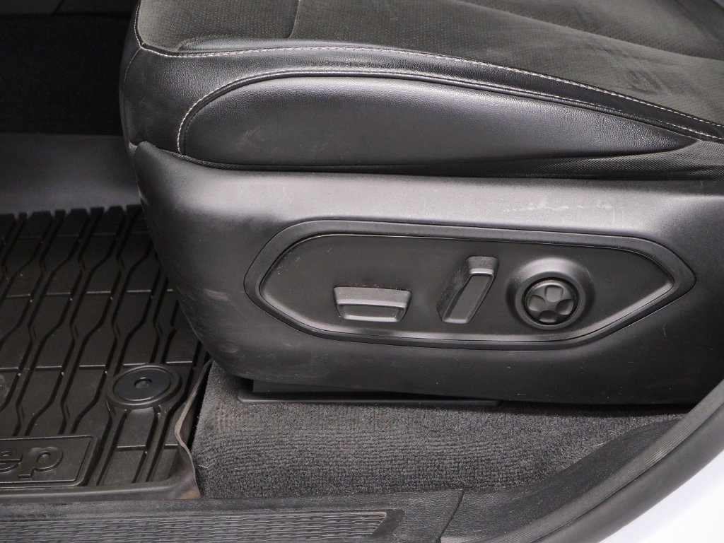 Used 2022 Jeep Grand Cherokee L Laredo AWD/4WD image 16